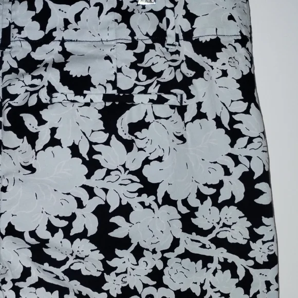 Ann Taylor Black and Baby Blue Floral Women Shorts Cargos - Picture 9 of 10